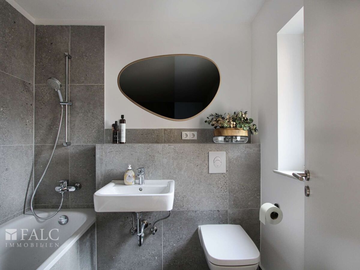 Gäste-WC inkl. Badewanne (visualisiert)