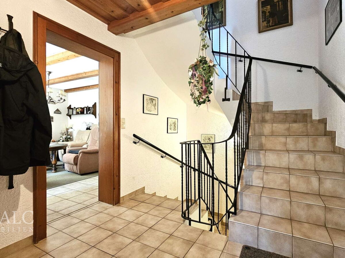 Flur mit Treppe
