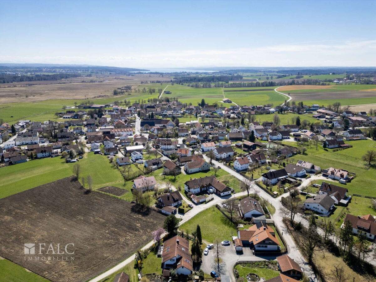 Gebäude mit Kottgeisering Blick Ammersee