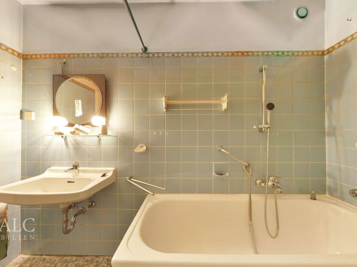 Wohnung Rechts Badezimmer 1_1