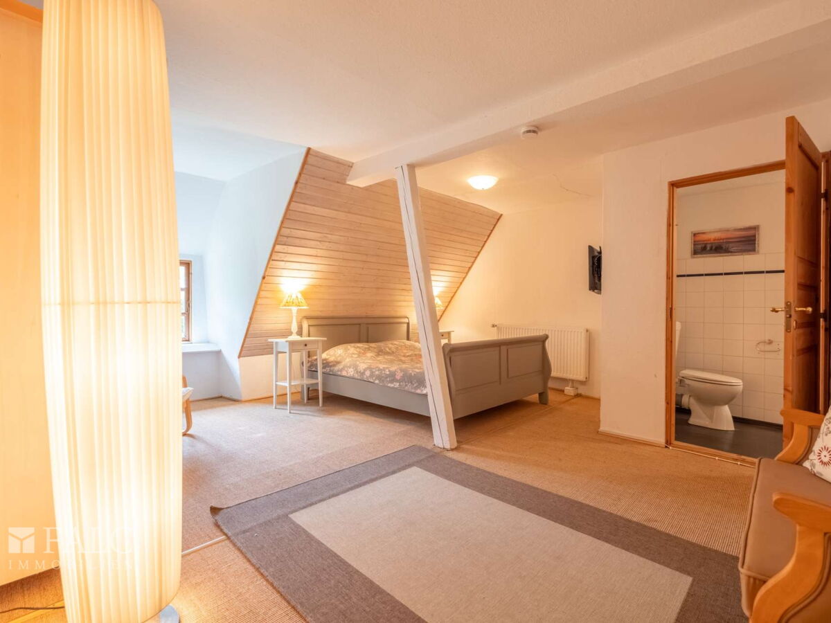 15. Schlafzimmer OG vorderer Wohnbereich