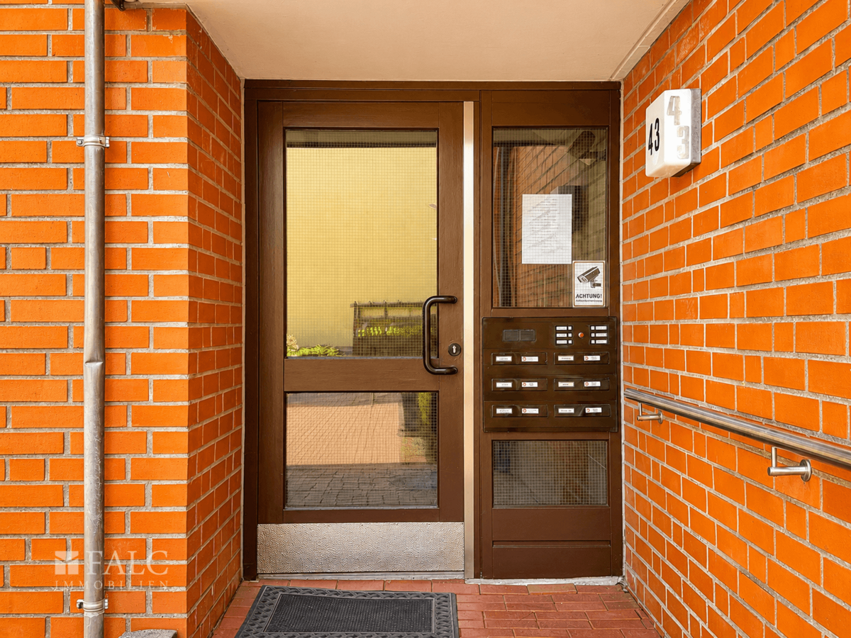 Eingangsbereich zur Wohnung mit 6 Parteien