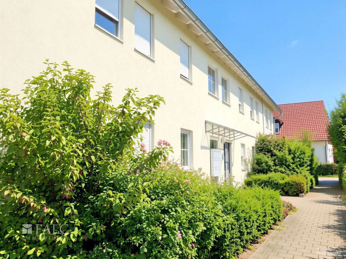 Gepflegte 9-Parteien-Anlage - (KI bearbeitet)