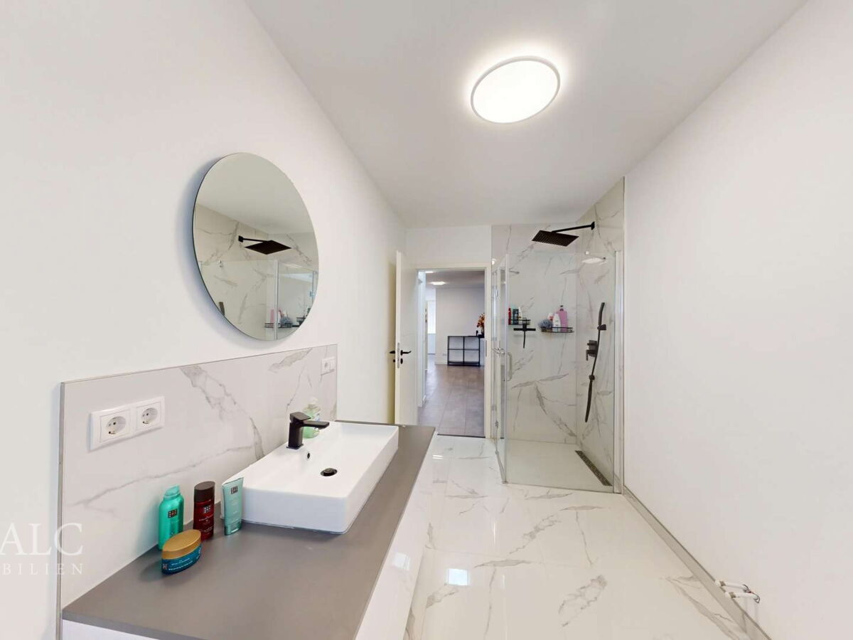 Vorderhaus_Wohung 1_EG_Bad