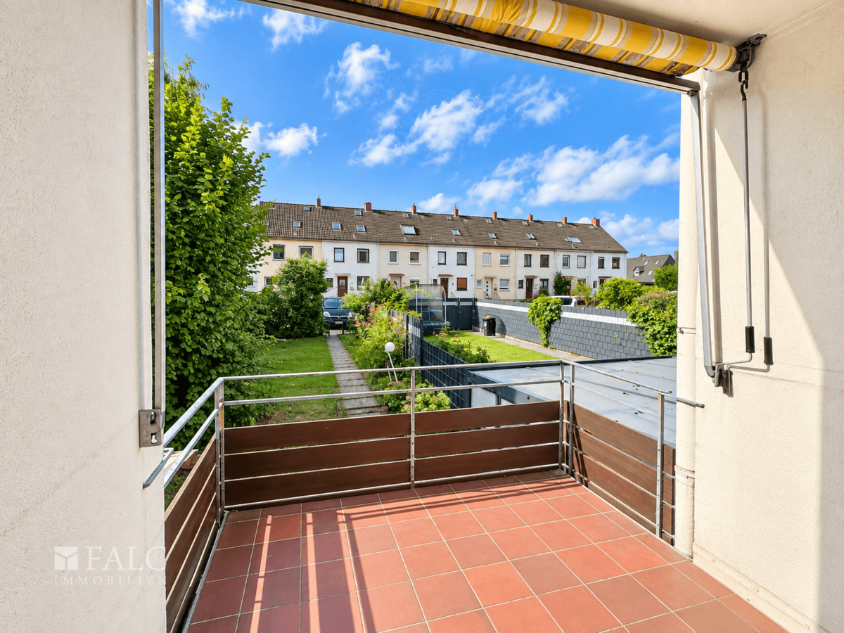 Der Balkon lädt zum verweilen ein - direkter Zugang vom Wohnzimmer!