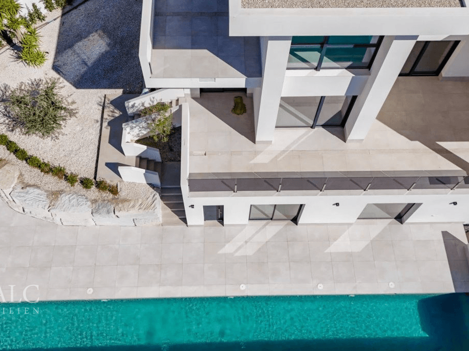 Blick von oben auf deine Villa und dein Grundstück / Aerial view of your villa and property / Vista aérea de tu villa y parcela
