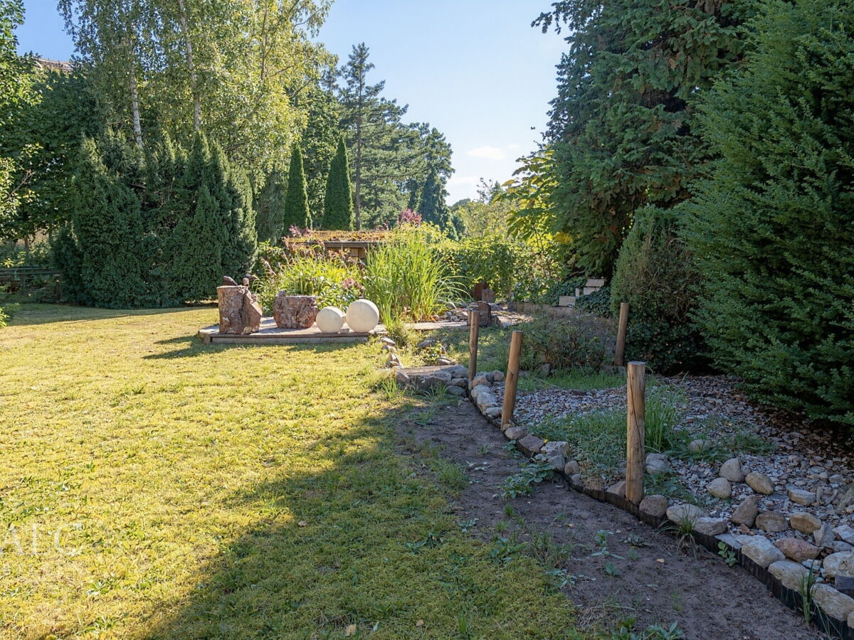 Garten - (KI generiert)