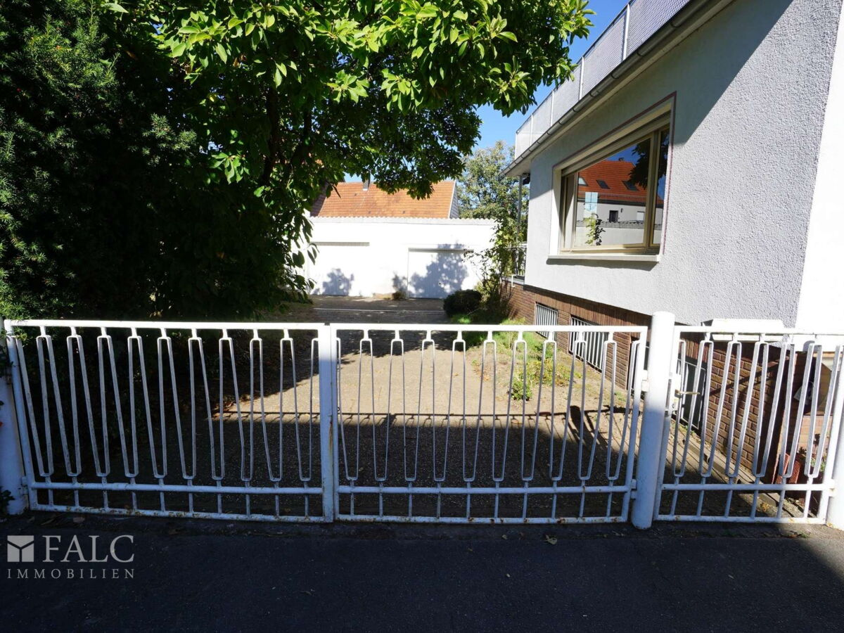 Einfahrt - Garage