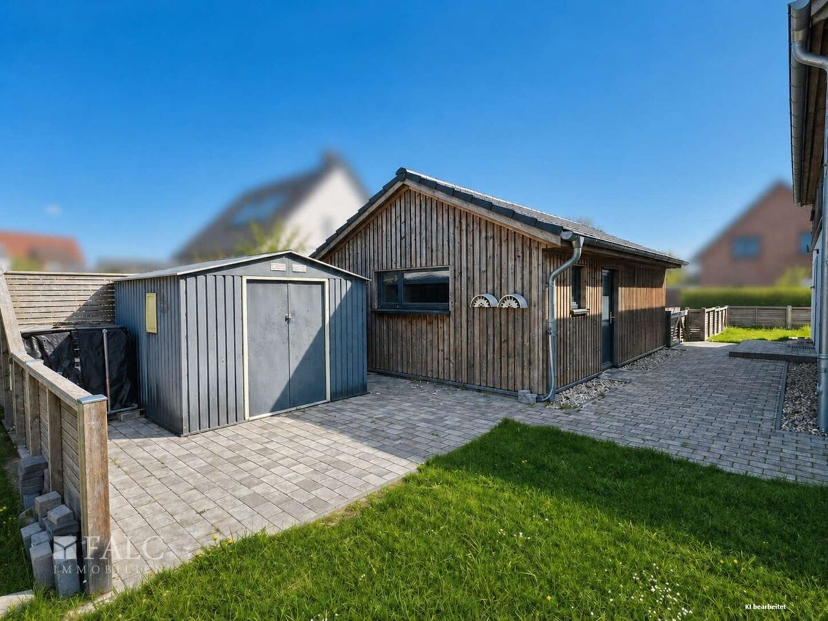 Garage mit Schuppen