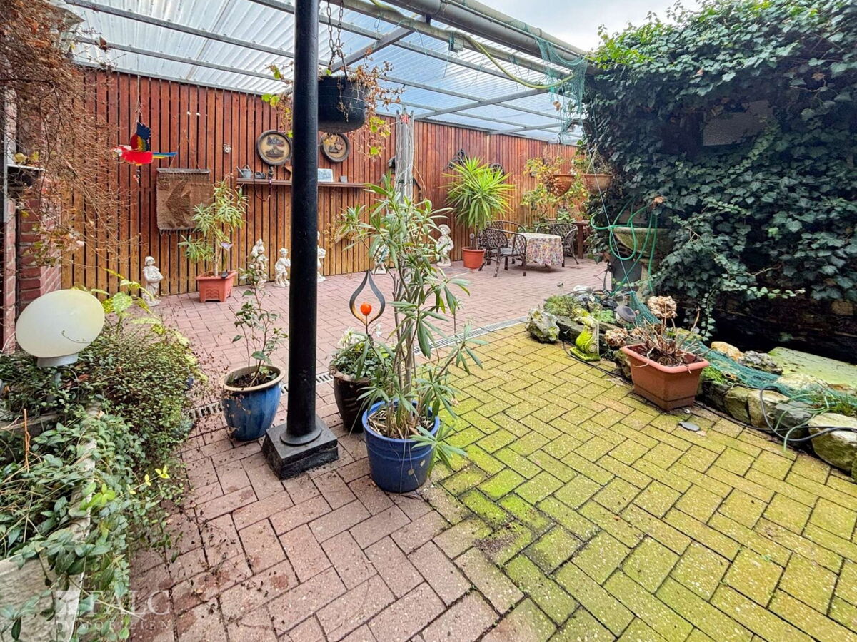 Überdachte Terrasse
