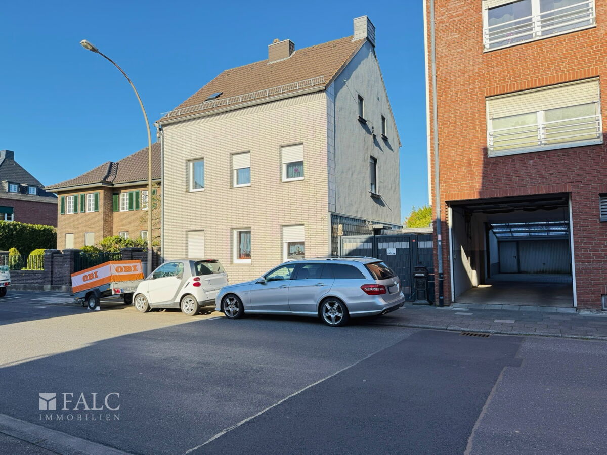 Straßenansicht, rechtsseitig