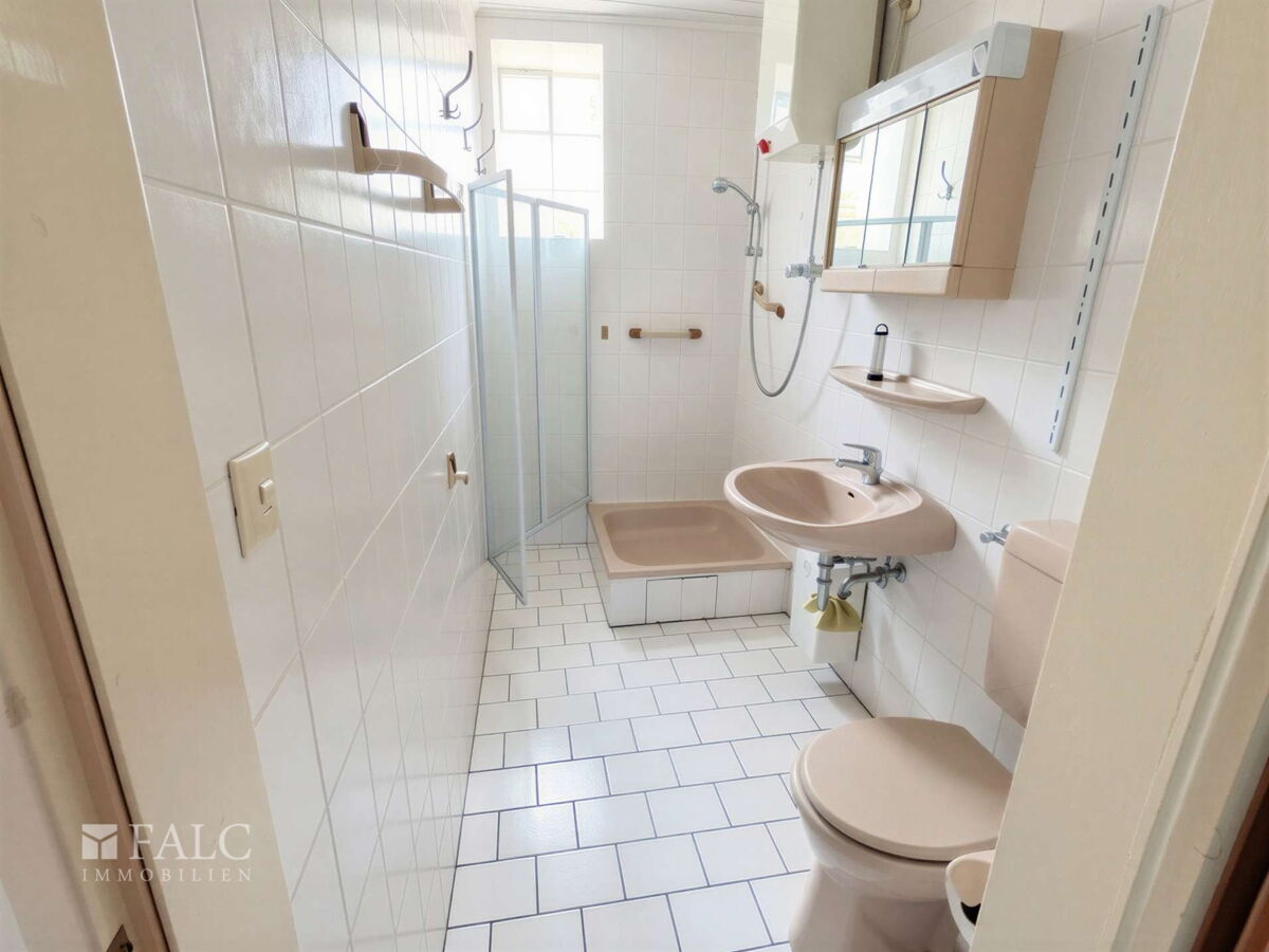 Bad mit Dusche 