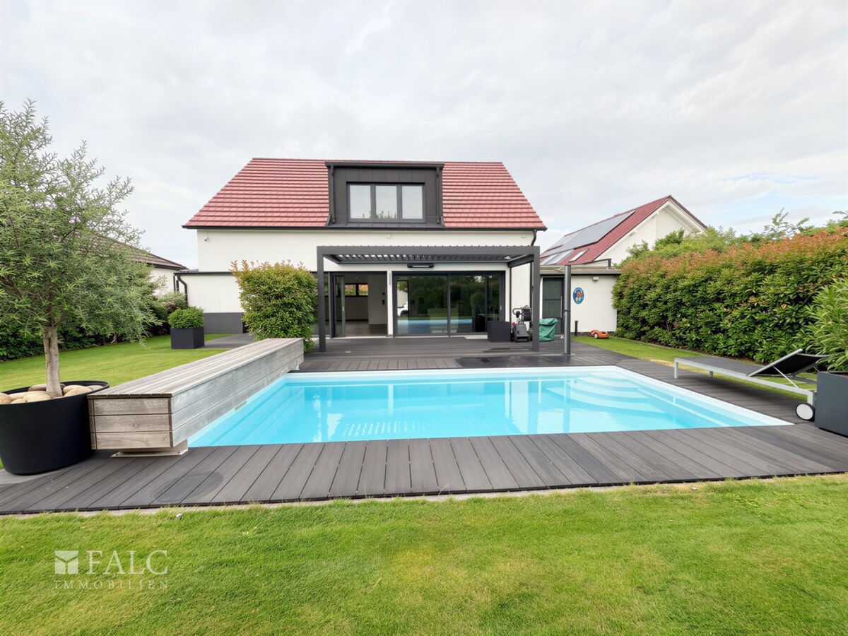 Garten mit Pool 