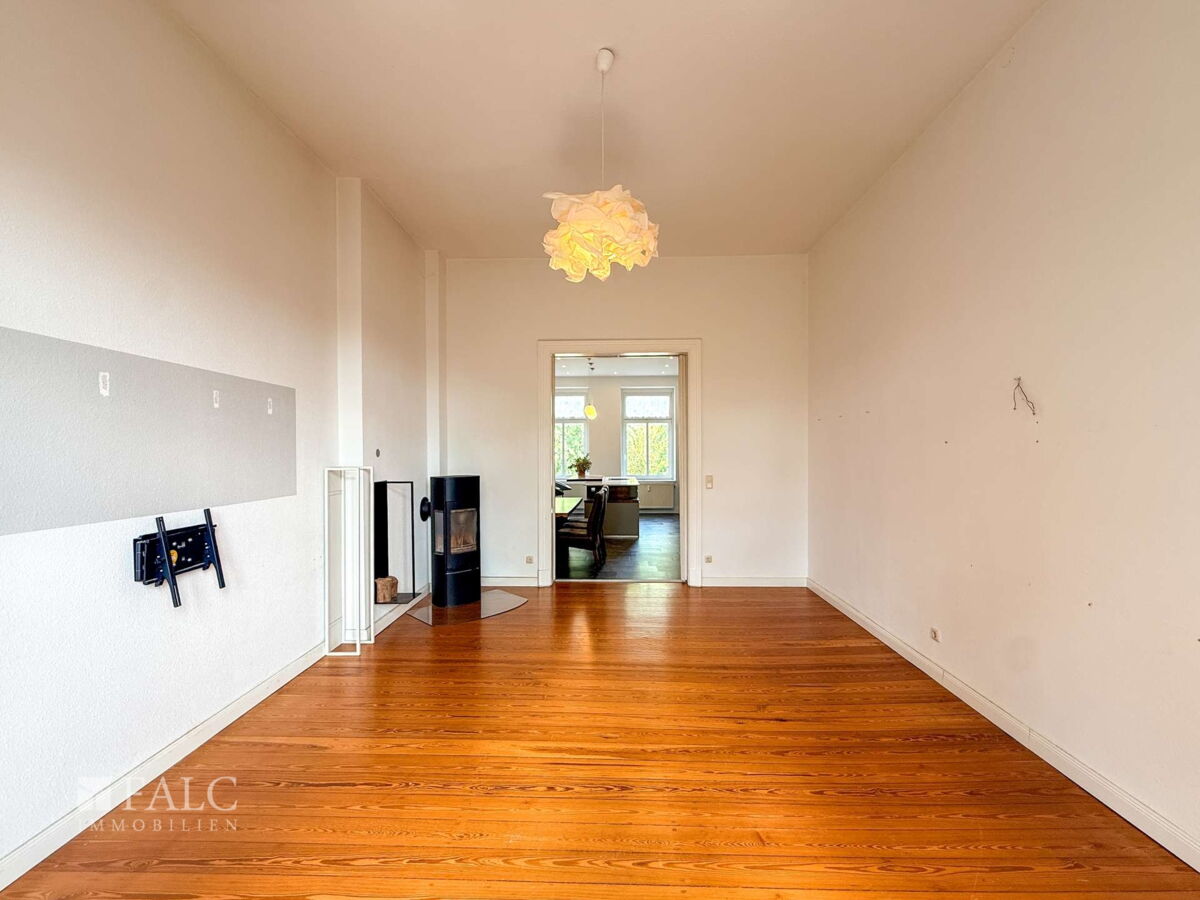 Wohnzimmer mit Kamin