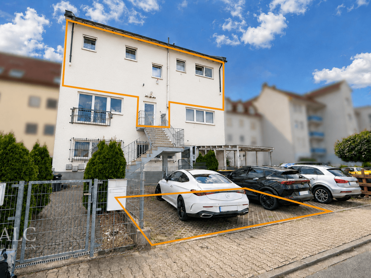 Rückseite, Eingang u. Stellplätze