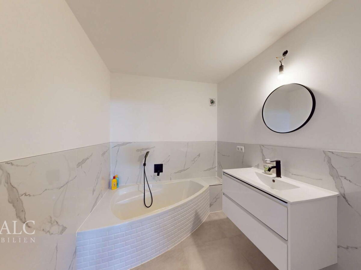 Vorderhaus_Wohnung 1_KG_Badezimmer