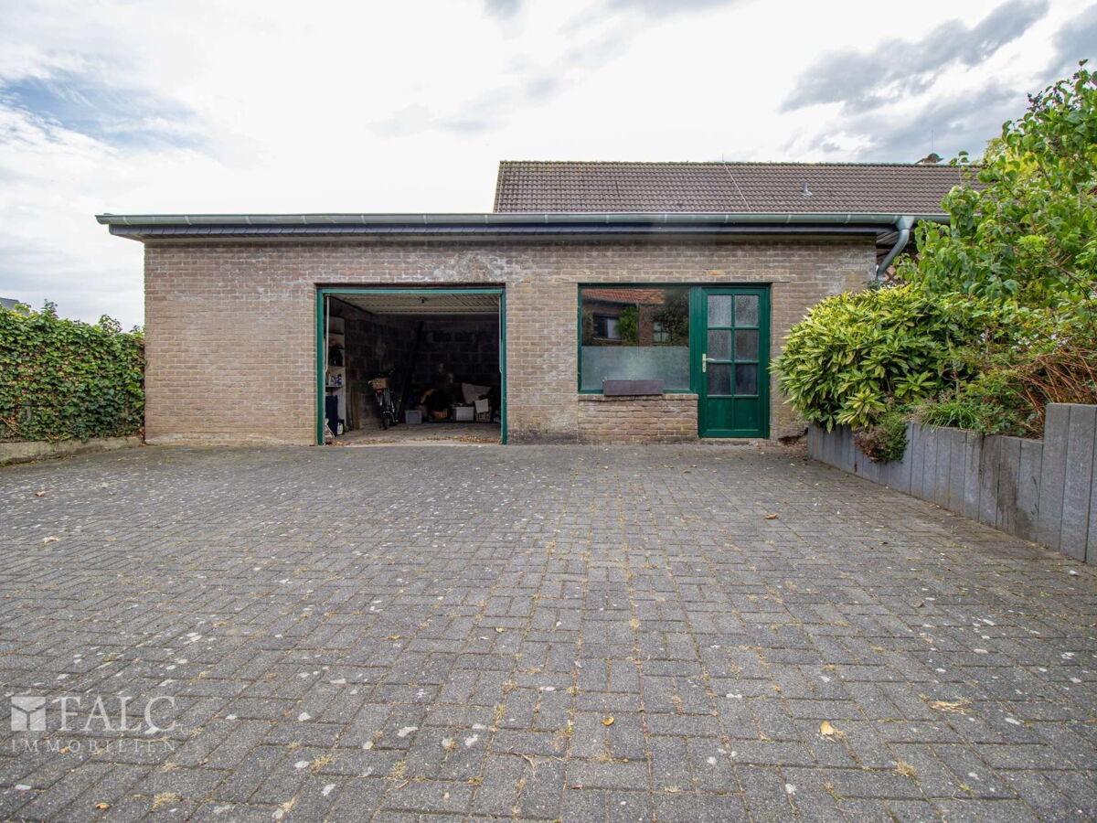 Garage inklusive Auffahrt 
