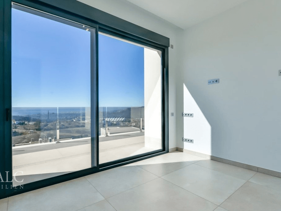 Zimmer mit Terrassenzugang / Room with access to the terrace / Habitación con acceso a la terraza