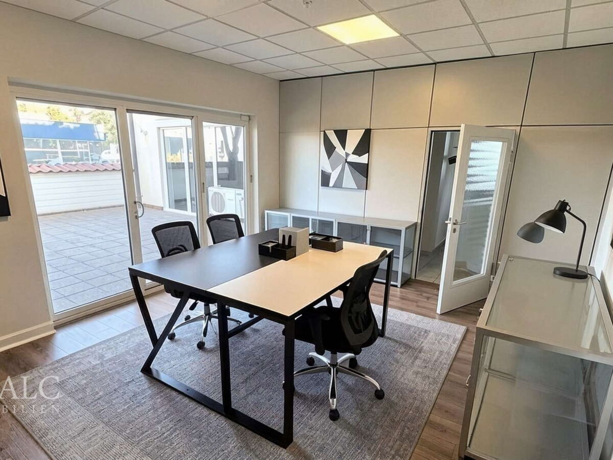 Büro - Einzelbüro, Modern - (KI generiert)