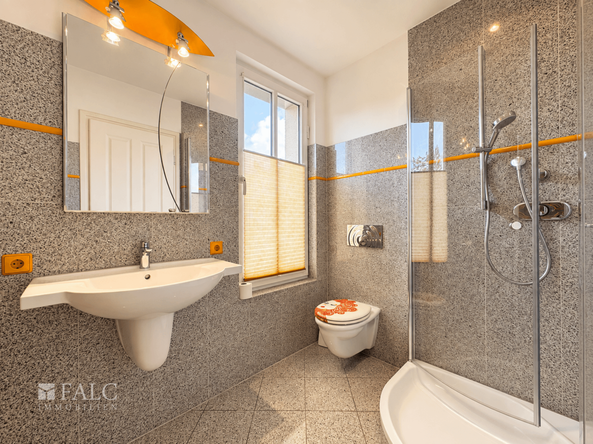 Badezimmer (Bildinhalte teilweise mit KI bearbeitet)