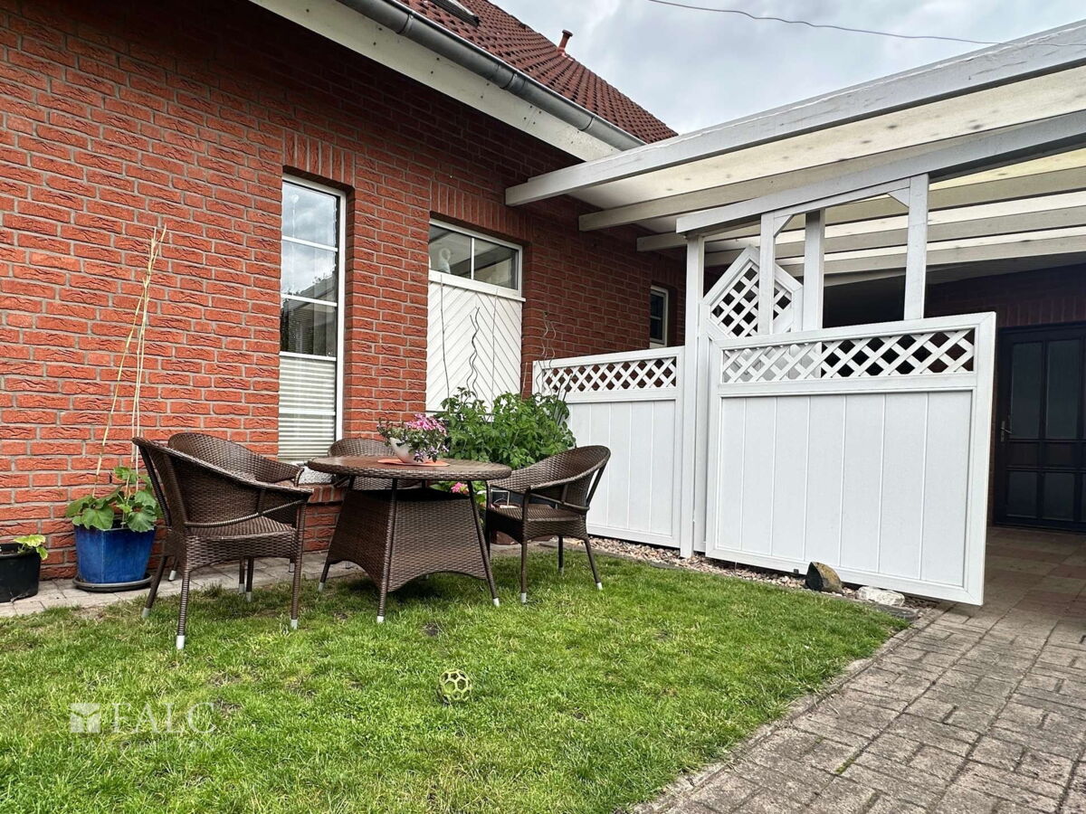 Terrasse hinter dem Haus