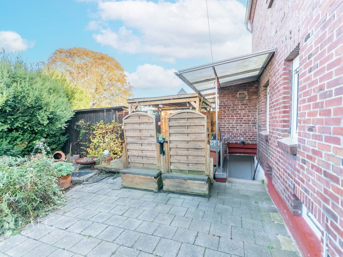 Terrasse und Hof