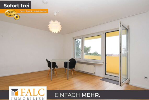 Blick Wohnzimmer zum Balkon rechts