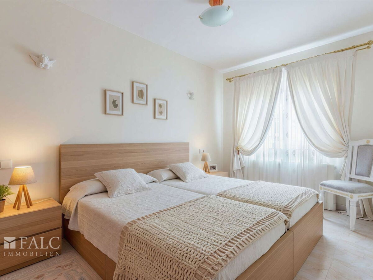 Schlafzimmer virtuelles Staging - (KI generiert)