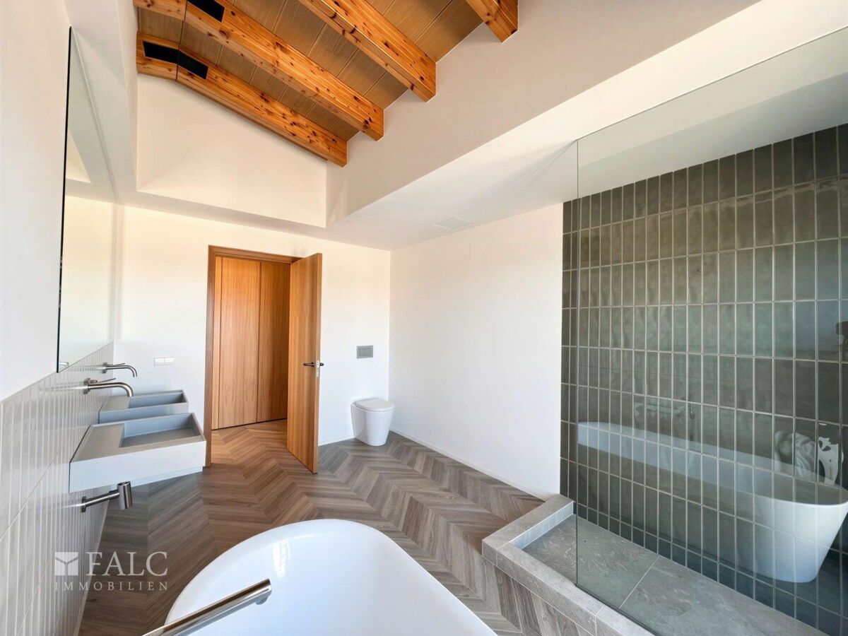 Master-Bathroom 