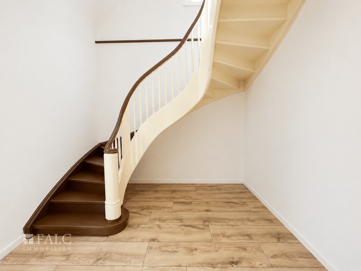 Eingangsbereich mit Treppe EG