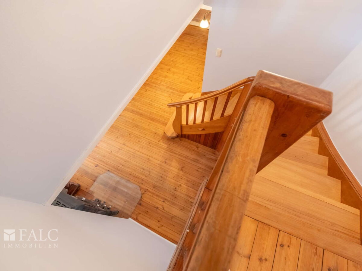 32. Treppe hinterer Wohnbereich