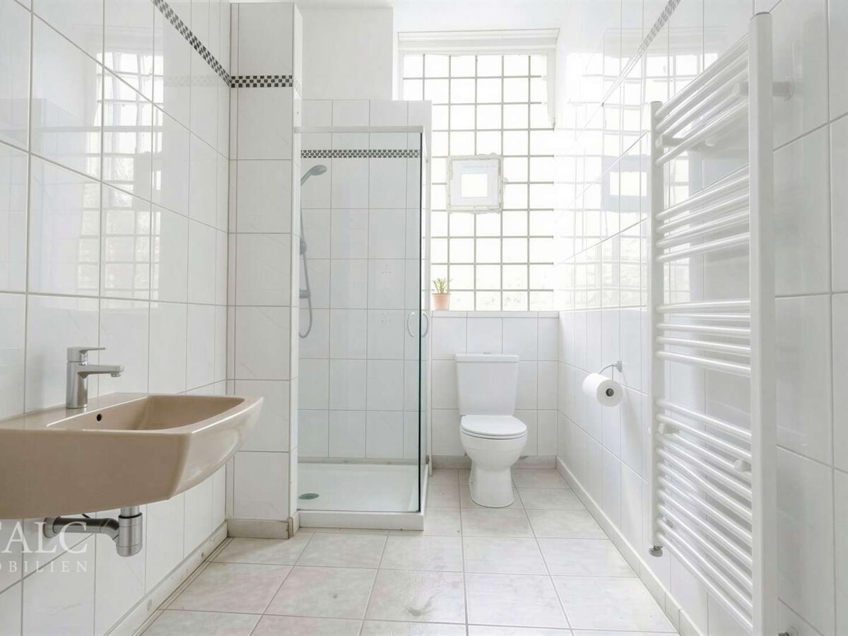 Badezimmer EG - (KI generiert)