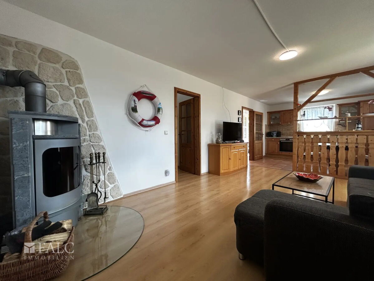 Wohnzimmer mit Kamin