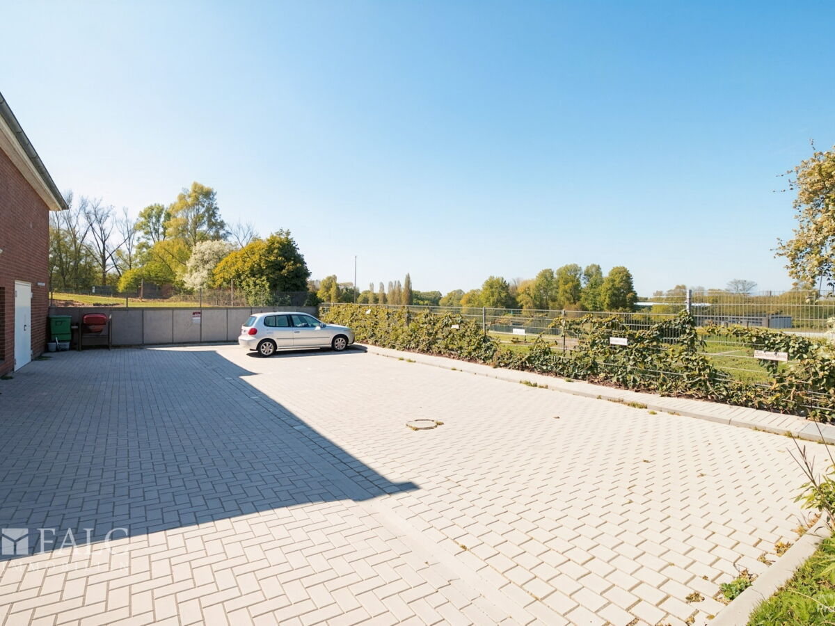 Stellplätze an der Garage