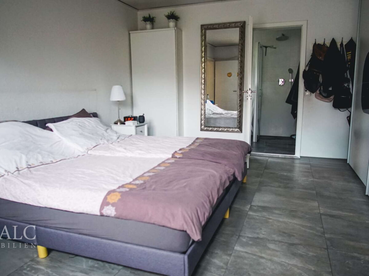 Schlafzimmer mit Bad