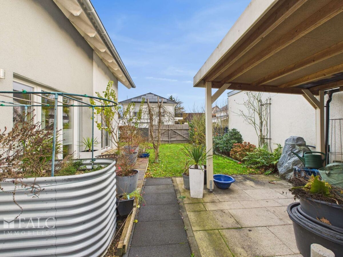 Gartenbereich mit Gartenhaus 