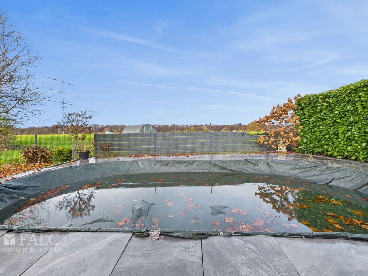 Pool ( Abgedeckt ) 