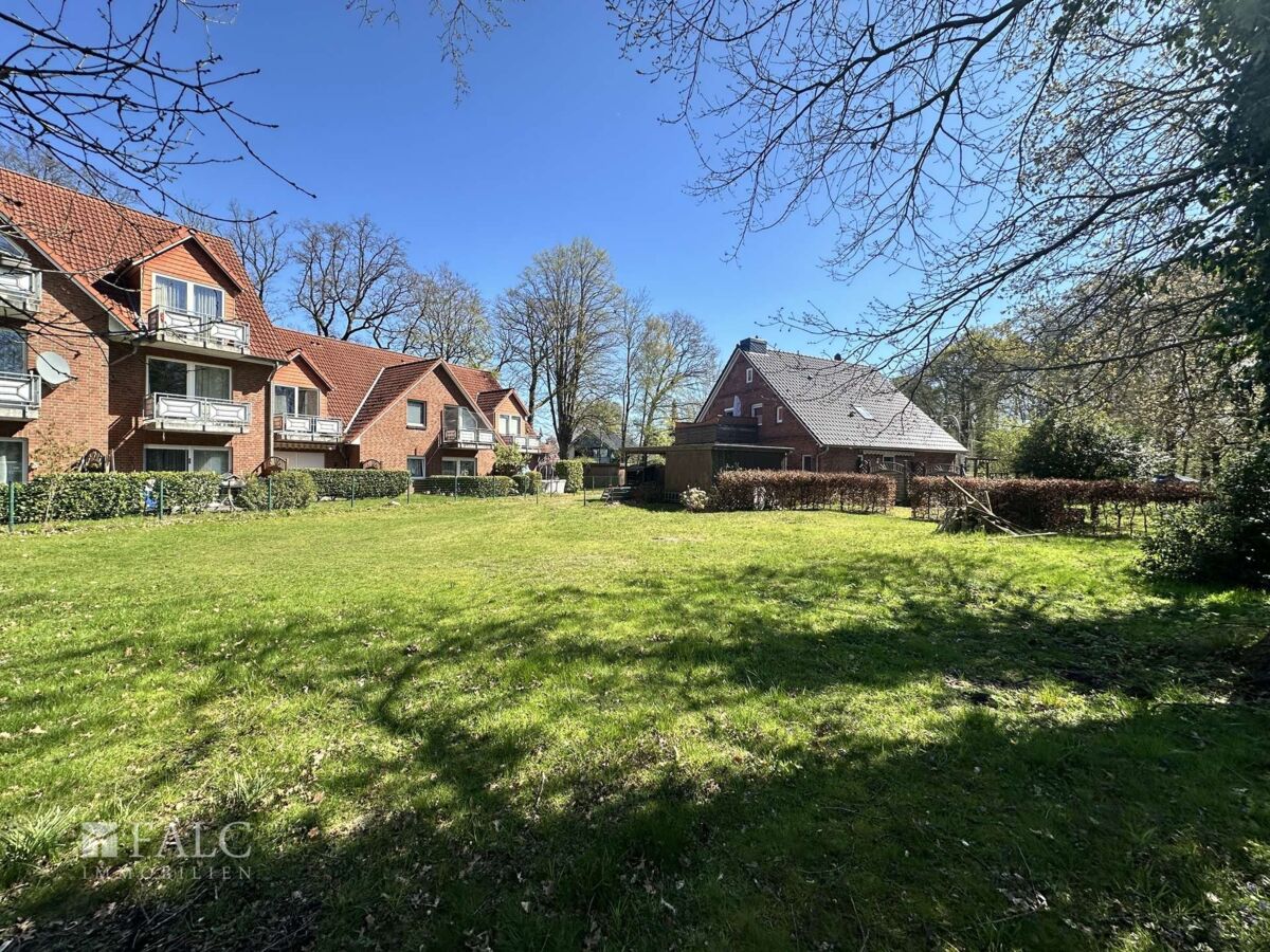 ndstück mit Blick auf das Wohnhaus