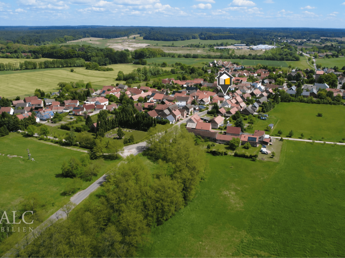 Weitblick über die Ortslage und die naturnahe Umgebung
