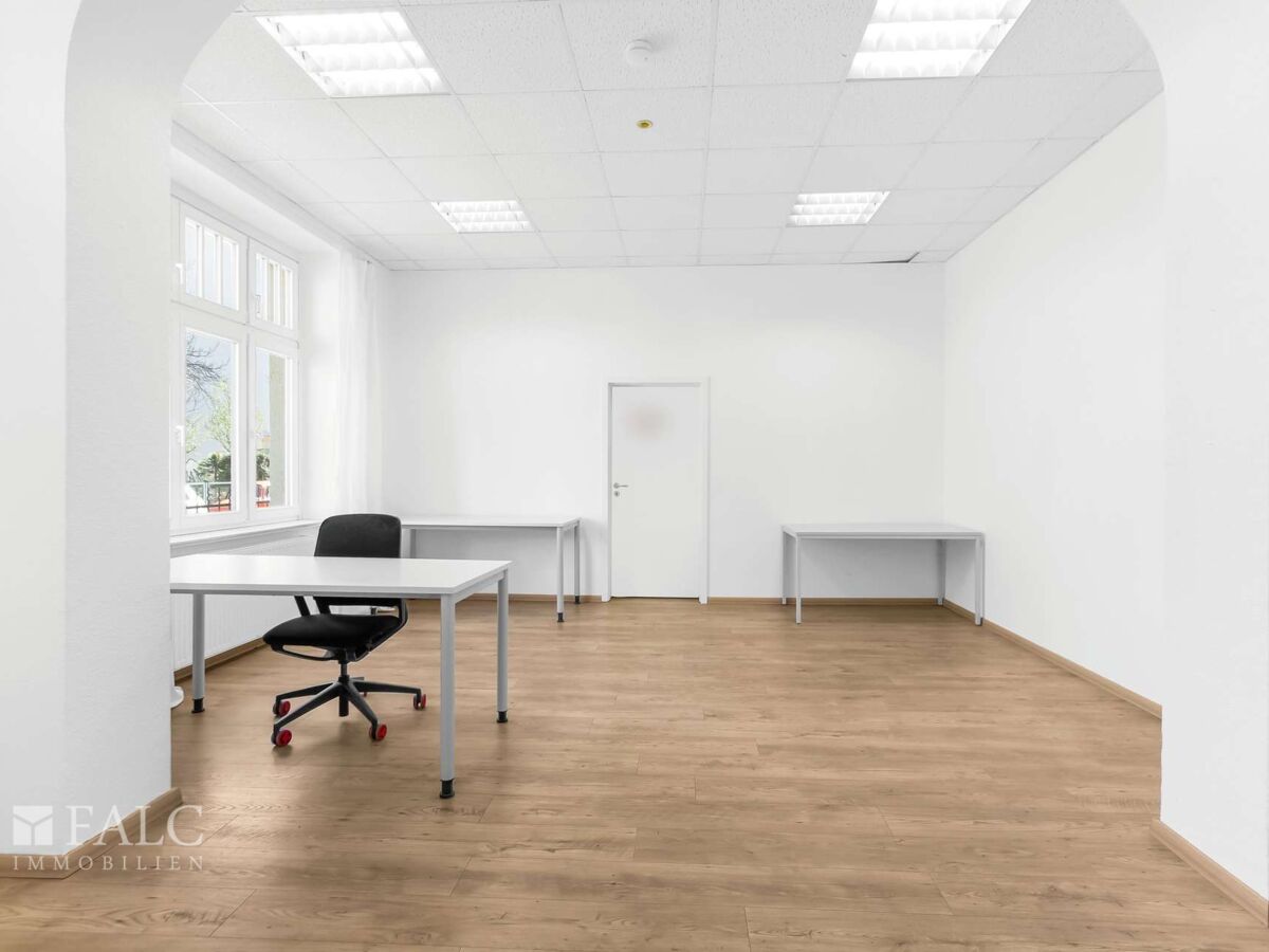 Hinteres Büro mit sep. Zugang