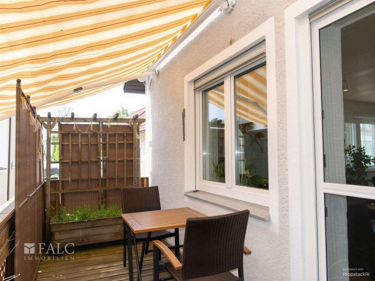 OG: Süd-Balkon, KI bearbeitet