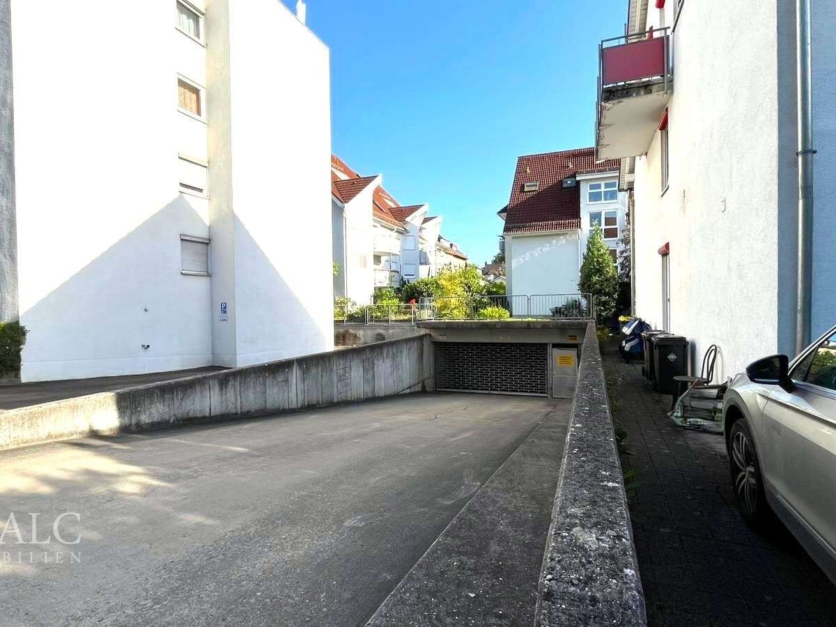 zur Tiefgarage