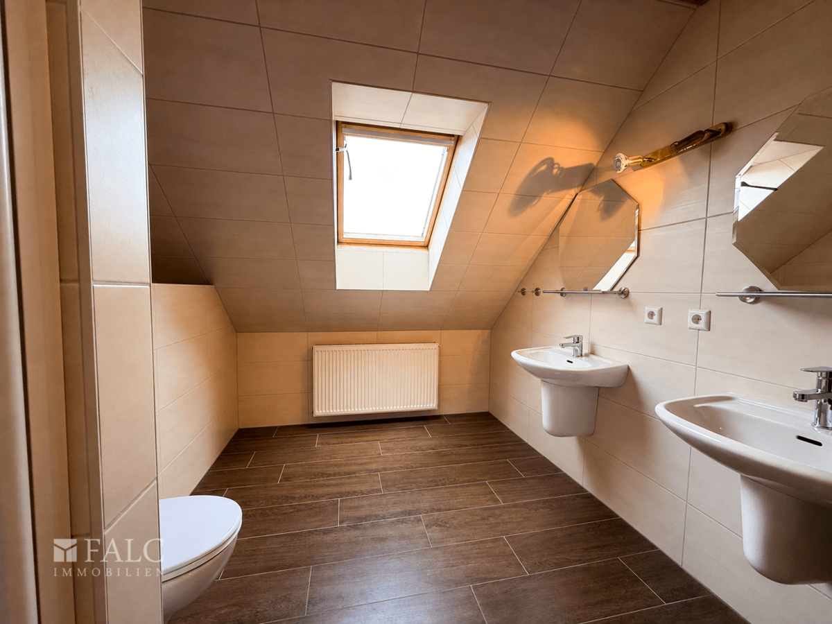 DG Wohnung rechts Badezimmer