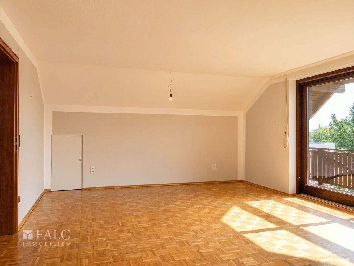 OG: Schlafzimmer 1 von 3