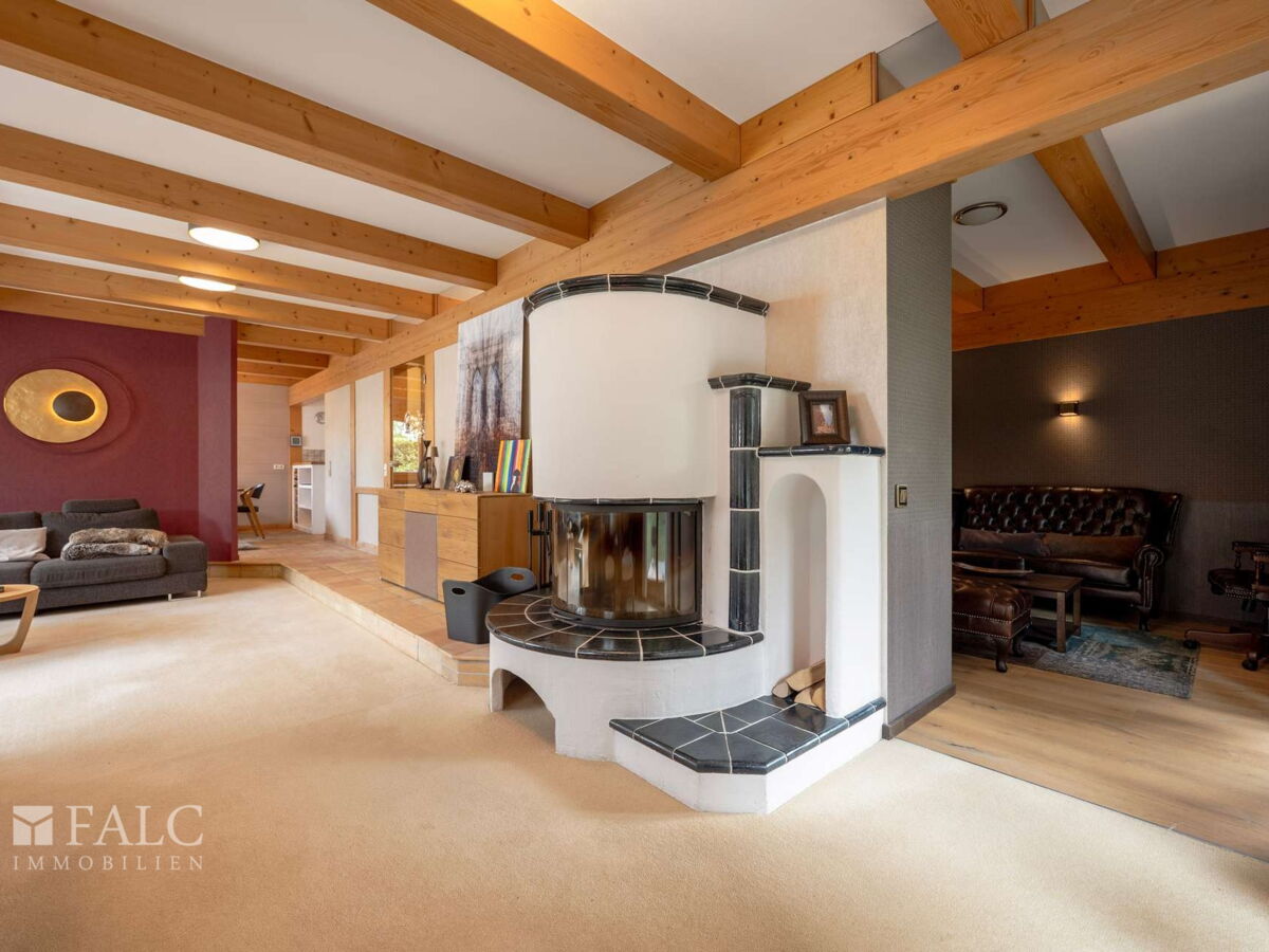 EG Wohnen schräg Kamin Lounge