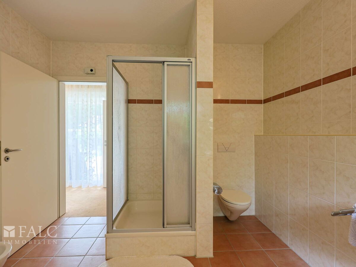 Bad: WC und Dusche