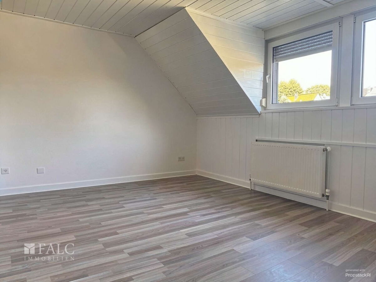 Wohnzimmer - (mit KI als leerer Raum gestaltet)