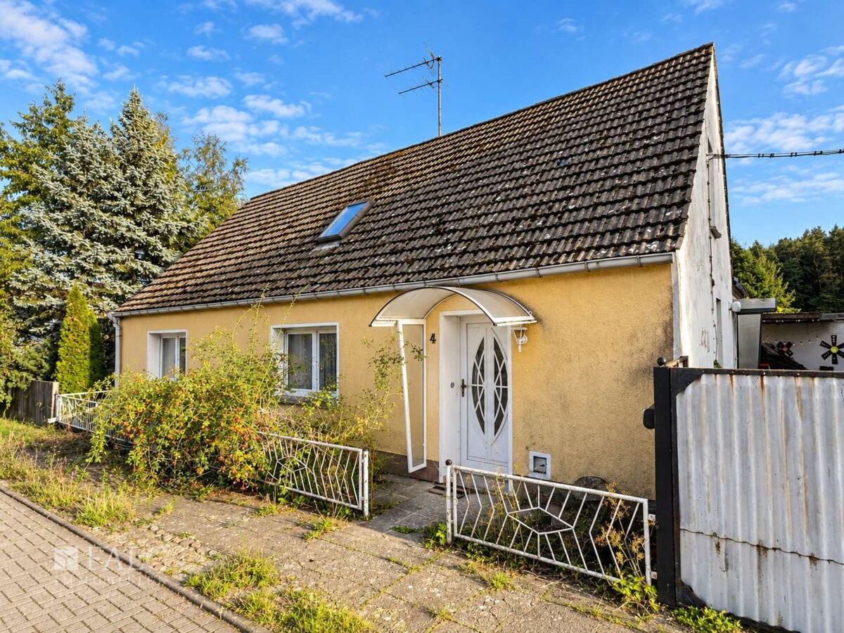 Wohnhaus Straßenansicht