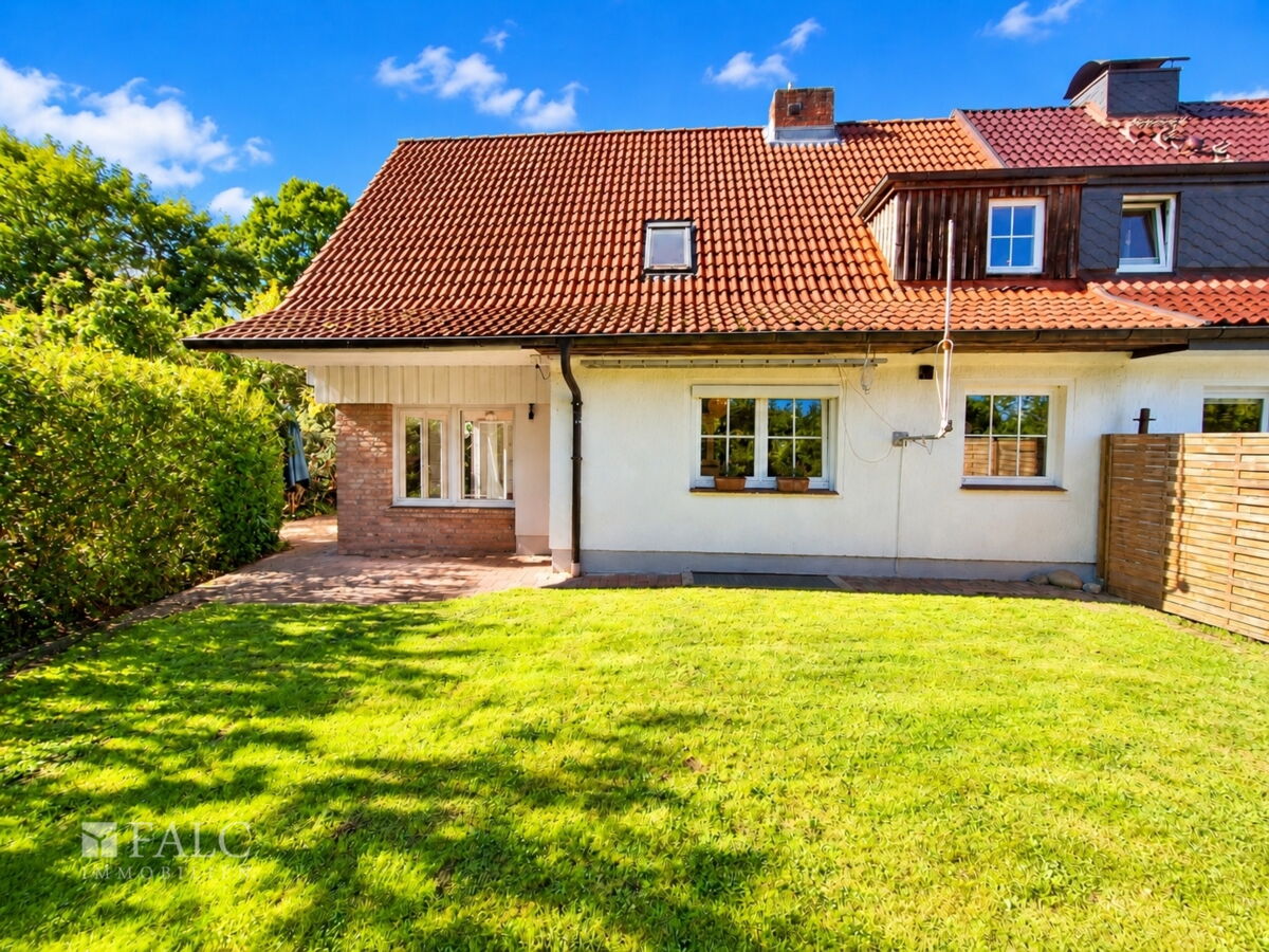 haus_garten_ohne_tisch_stuehle