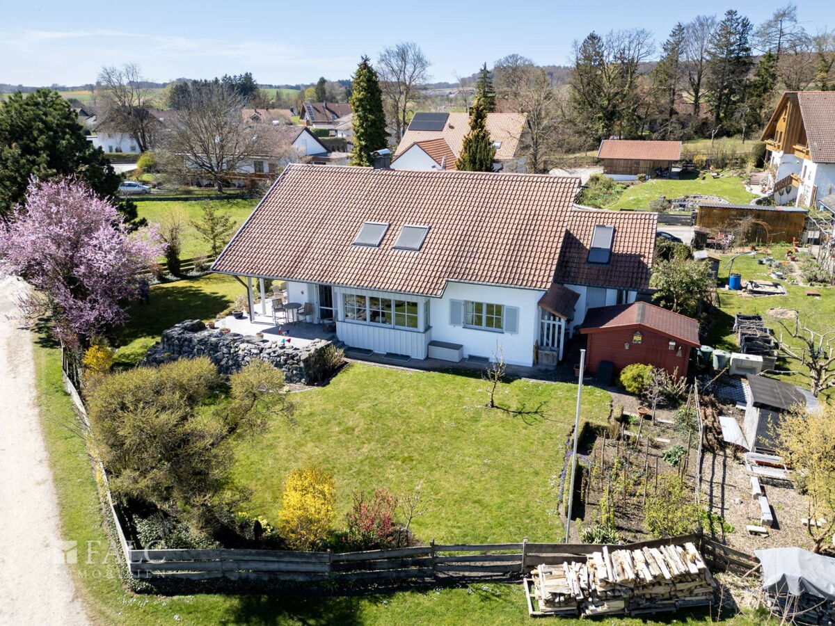 Drohne Garten mit Grundstück und Gebäude